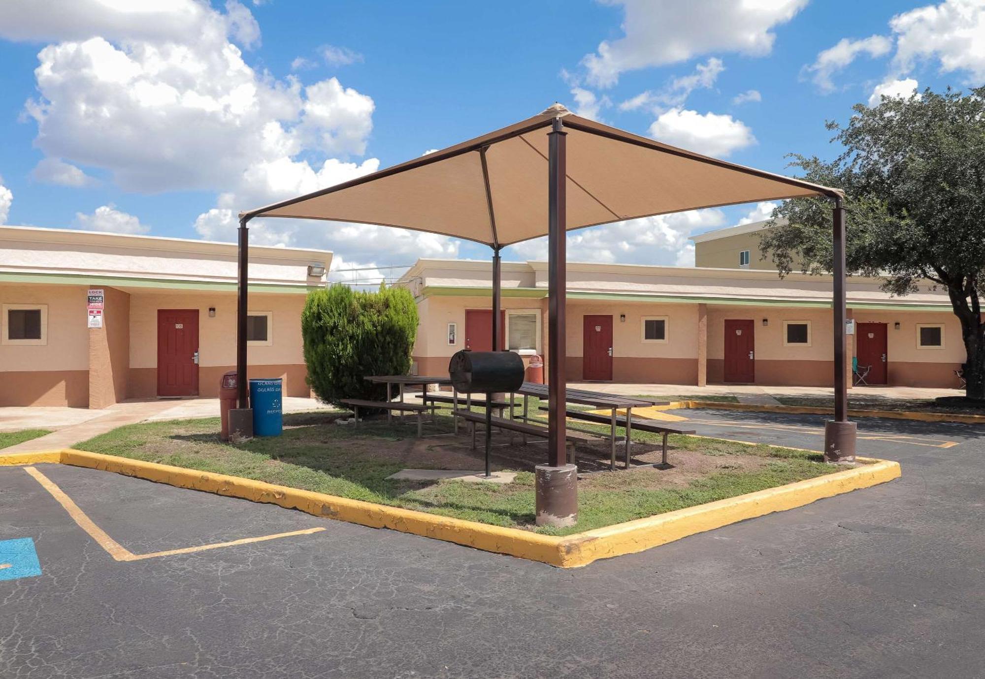 Rodeway Inn San Antonio Lackland Afb - Seaworld Buitenkant foto